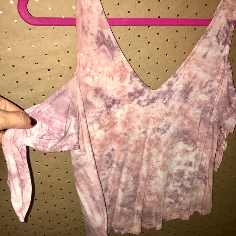 AEO SOFT & SEXY T COLD SHOULDER W/KNOTTED SLEEVES